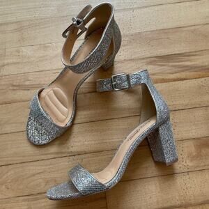 Badgley Mischka Jeweled Sandals Women 7.5 Bridal Silver Strappy Block Heel Party